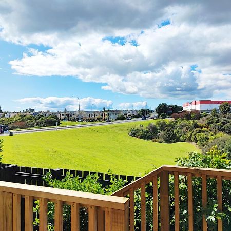 Stunning Townhouse - Walking To Botany Shopping Center Apartment Оукланд Екстериор снимка