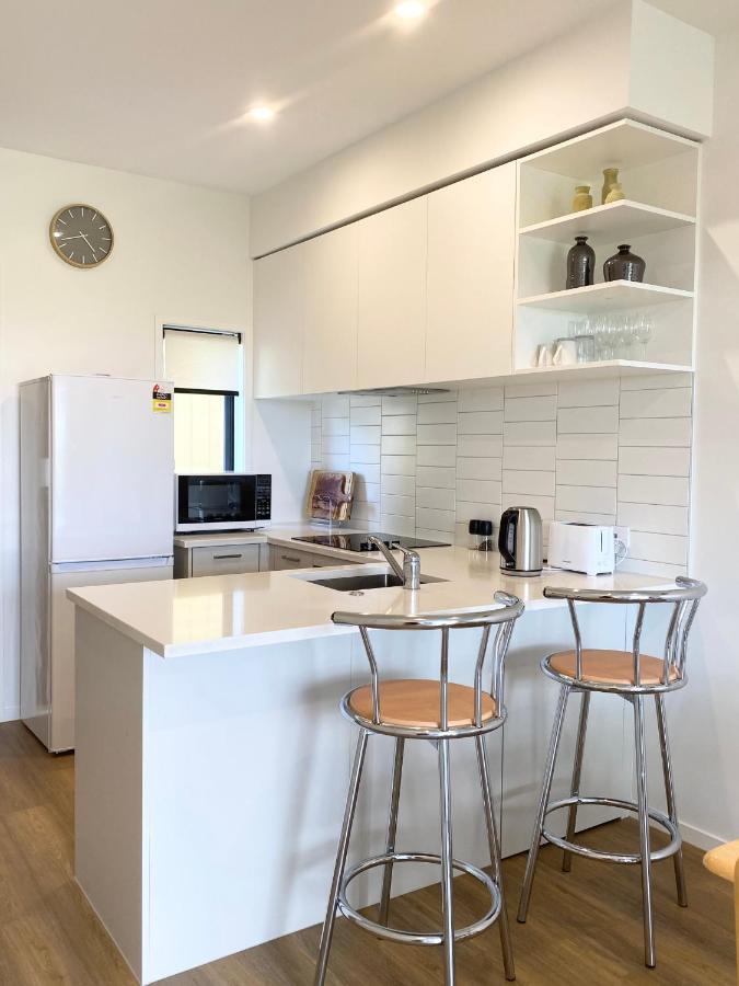 Stunning Townhouse - Walking To Botany Shopping Center Apartment Оукланд Екстериор снимка