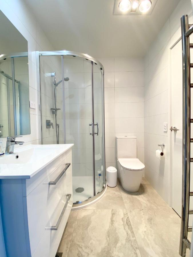 Stunning Townhouse - Walking To Botany Shopping Center Apartment Оукланд Екстериор снимка