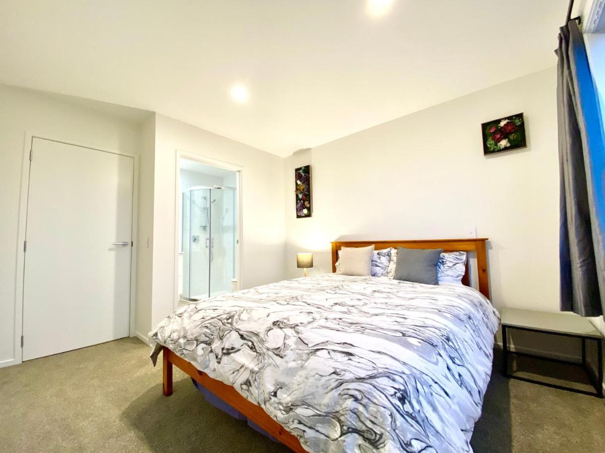 Stunning Townhouse - Walking To Botany Shopping Center Apartment Оукланд Екстериор снимка