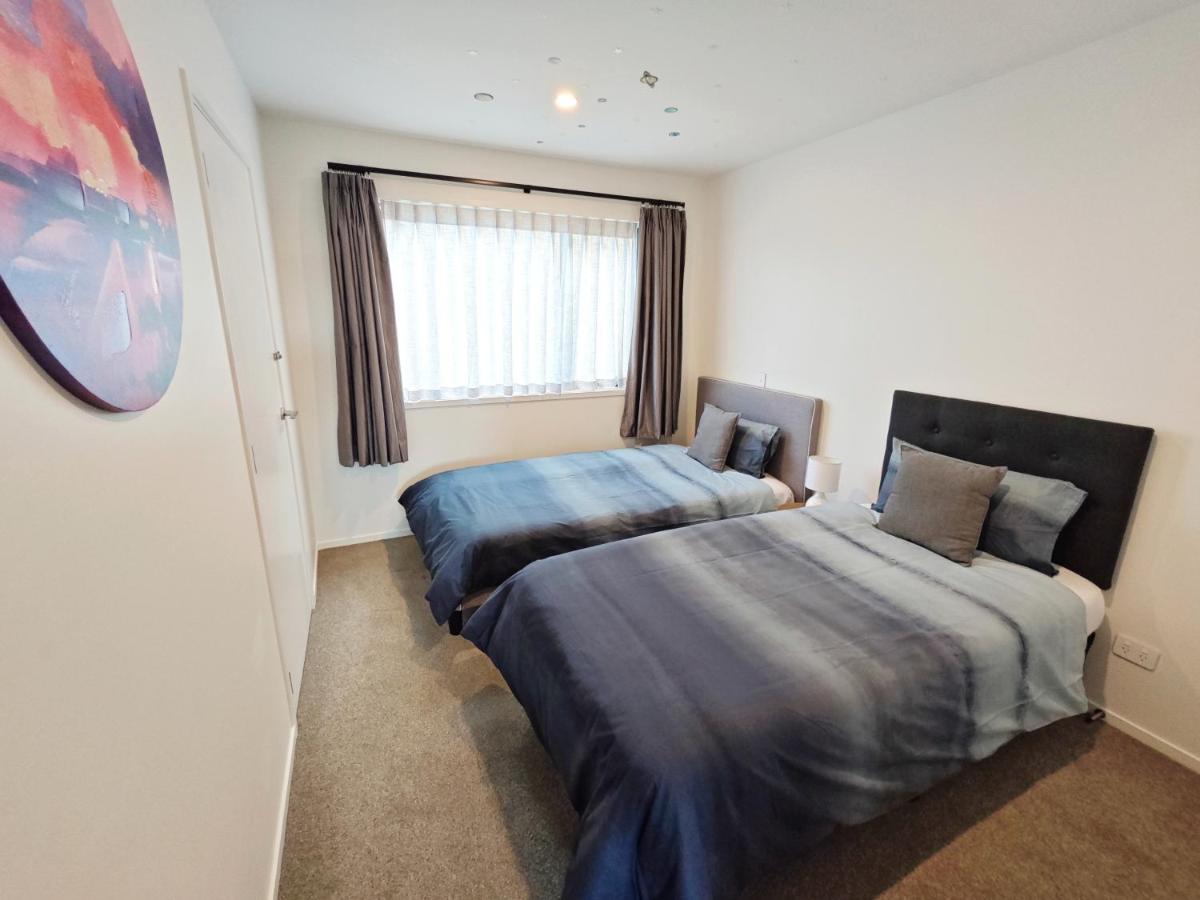 Stunning Townhouse - Walking To Botany Shopping Center Apartment Оукланд Екстериор снимка